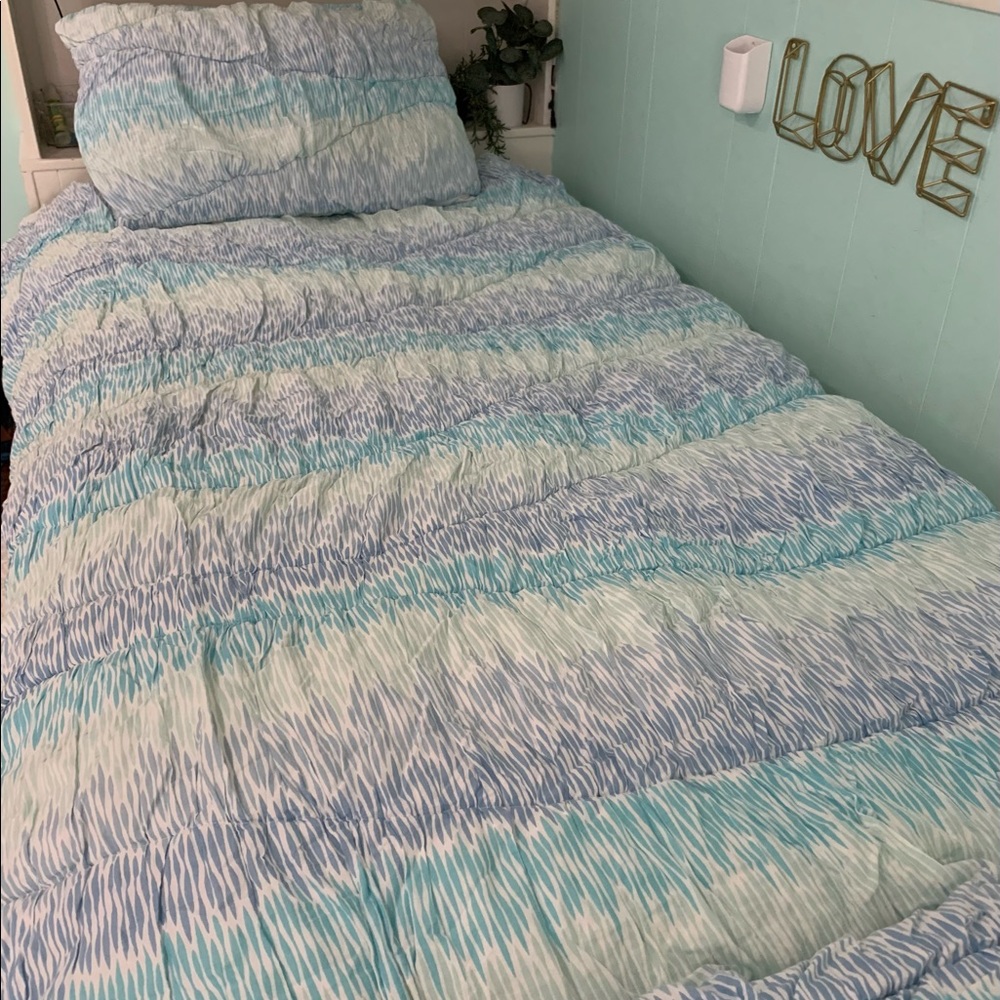 Pottery Barn Teen twin size quilt and pillow sham